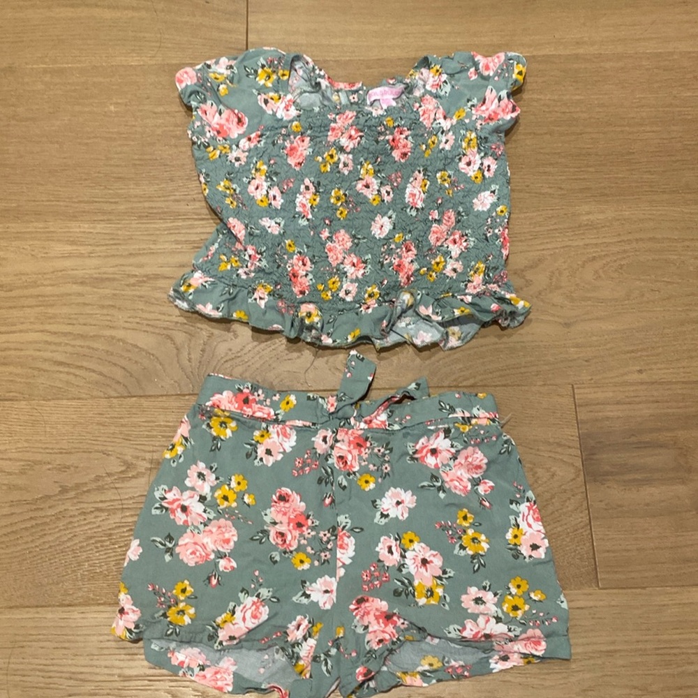 Cute Girls boho matching shirt and shorts!